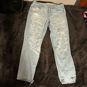 American eagle ripped light washed mom jeans